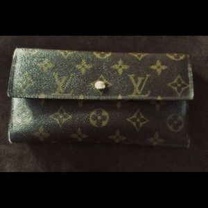 Louis Vuitton monogram wallet international